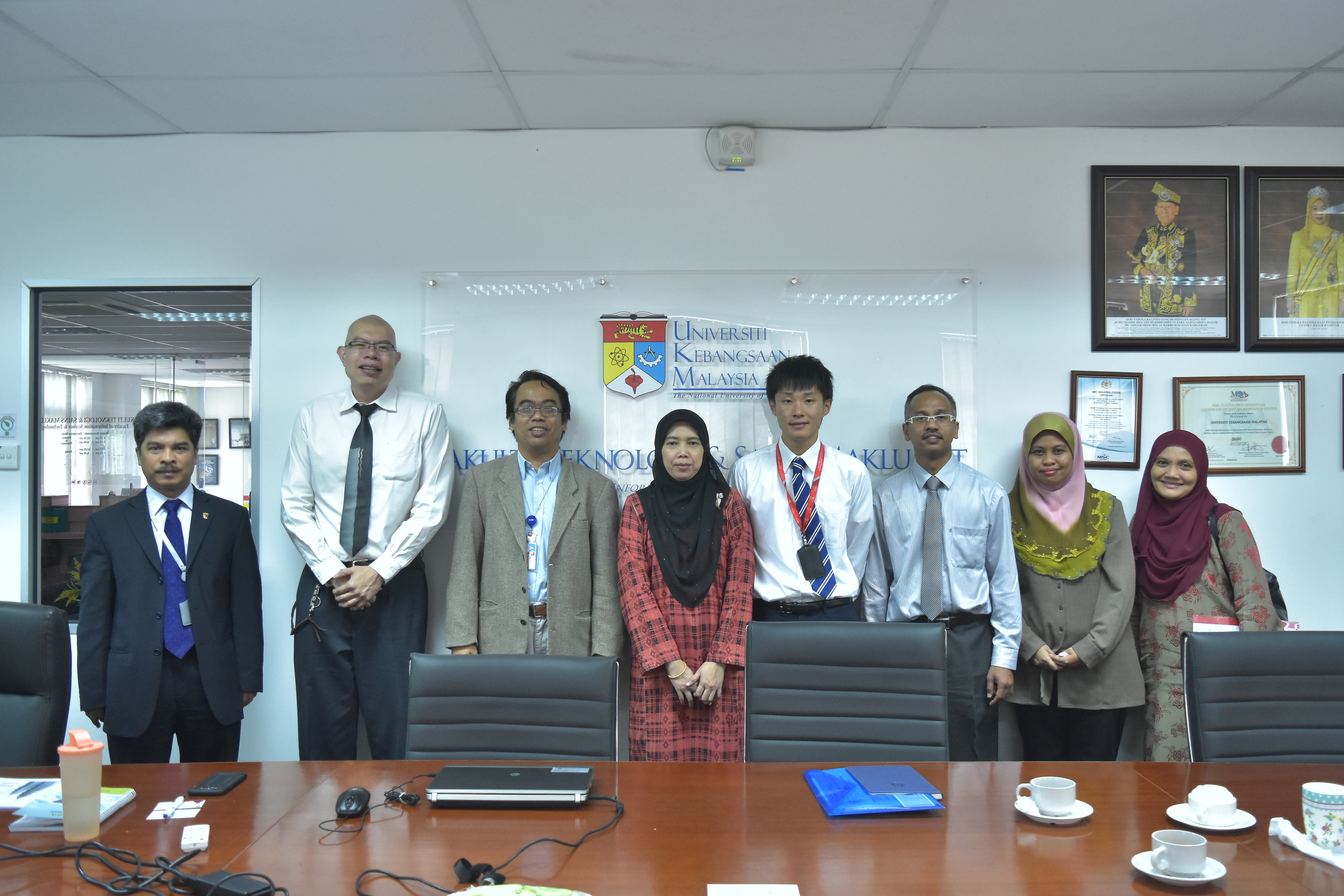 UKM 3077